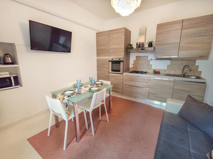 Casa Chiara In Centro Con Corte Privata San Benedetto del Tronto Eksteriør billede